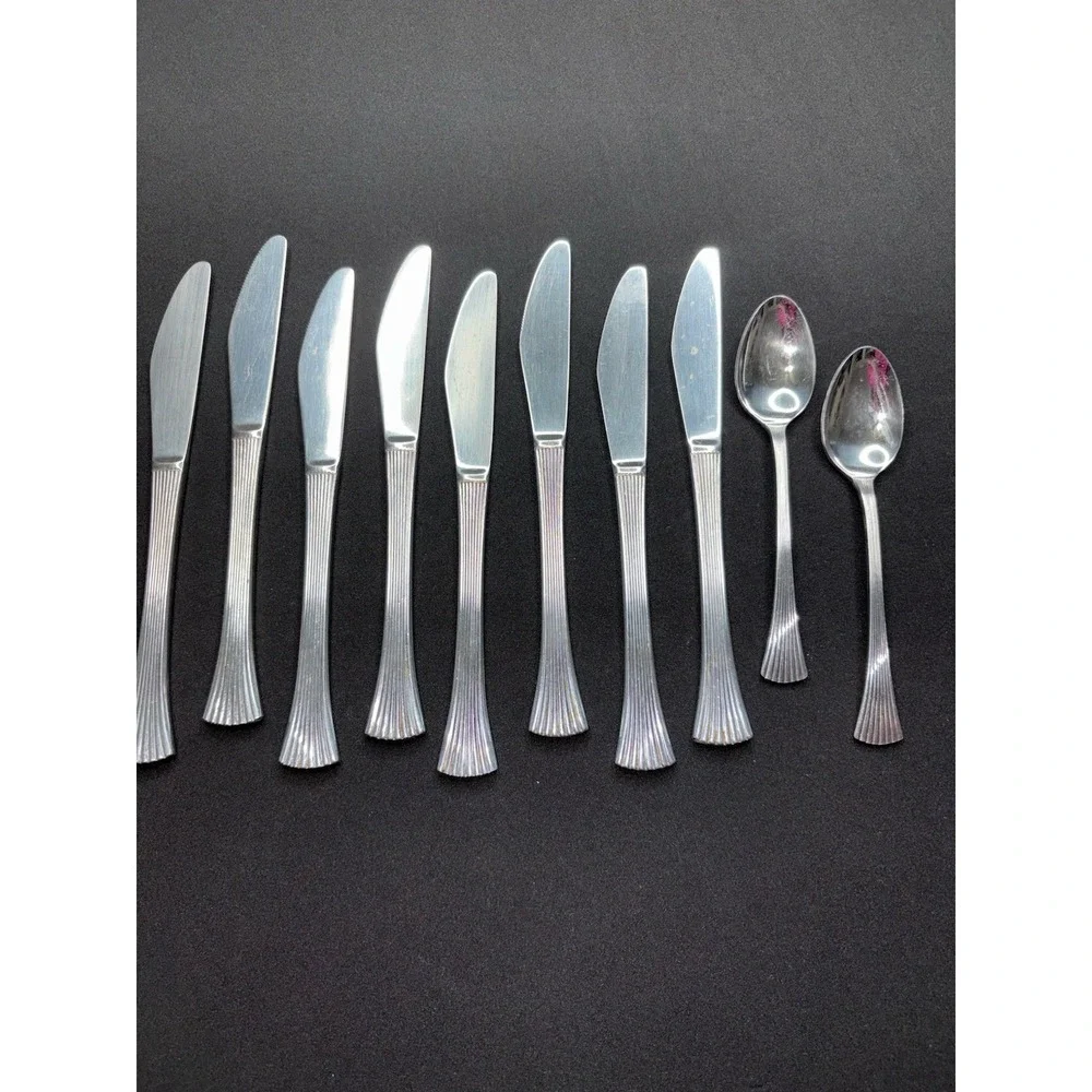 The Cellar CLF17 Stainless 8 Dinner Knives 2 Spoons Glossy Fan Ribbed Flatware
